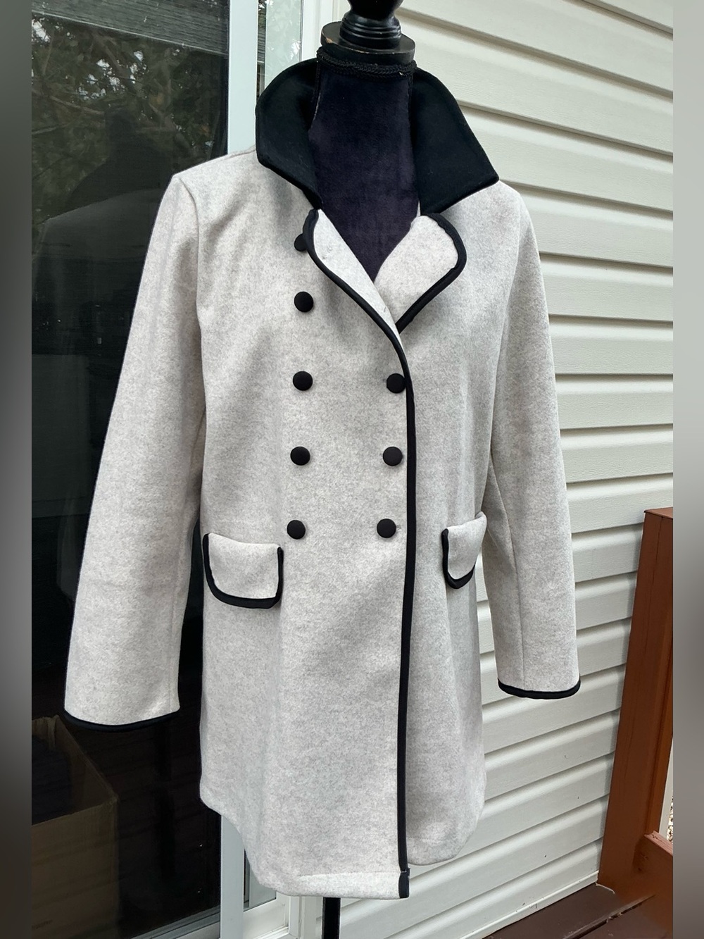 Elegant Double-Breasted Coat with Contrast Trim🥀